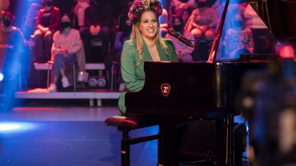 María Toledo, en el escenario de 'Colofonia'. / CARTV