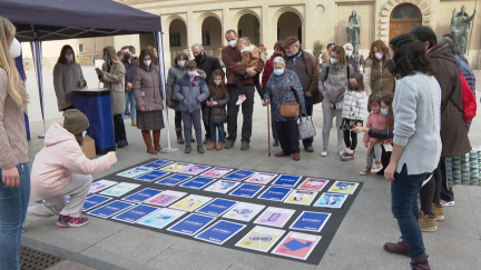 La plaza del Pilar de Zaragoza ha acogido una recreación gigante del juego 'Mujeres de Ciencia'.