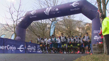 Una imagen de la salida del Triatlón de invierno en Ansó.