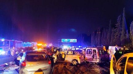 Imagen de la C-32 llena de vehículos siniestrados. / Europa Press / Bombers de la Generalitat