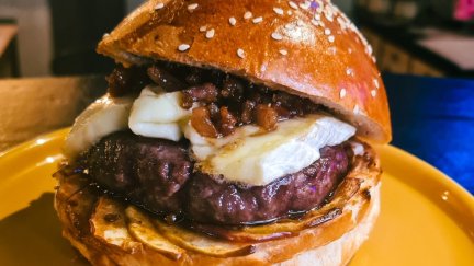Una de las hamburguesas 'aragonesas' participantes en el II Campeonato de España.