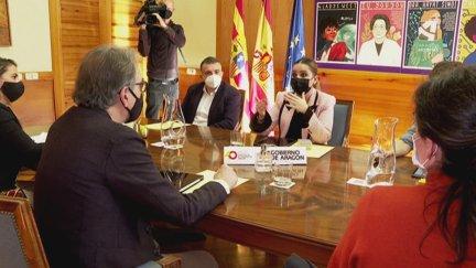La consejera Maru Díaz durante el encuentro con el ministro Subirats.