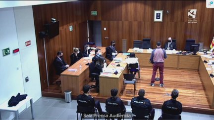 Uno de los dos acusados durante su declaración.