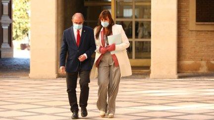 Javier Lambán y Sira Repollés, antes de intervenir en el Foro de atención primaria. / Foto: DGA