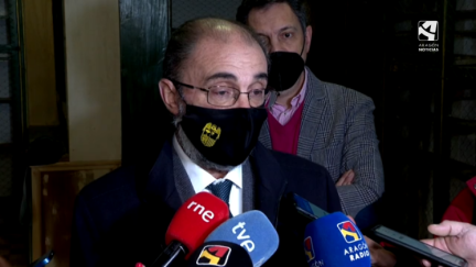 Javier Lambán, ante los medios de comunicación en el Real Seminario de San Carlos.
