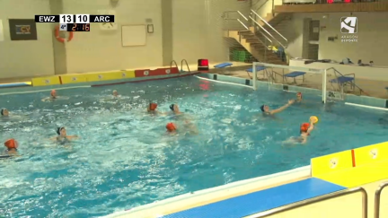 Enfrentamiento entre la Escuela Waterpolo Zaragoza y el Concepción.