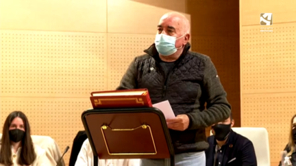 El nuevo alcalde de Cadrete, Rodolfo Viñas, en la sesión donde ha salido adelante la moción de cesura.
