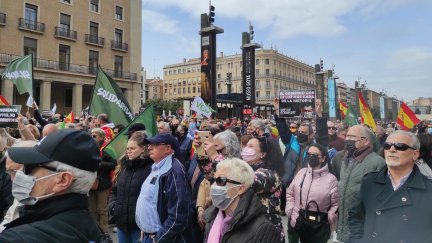Imagen de los manifestantes en la plaza del Pilar de Zaragoza. / Foto: EP