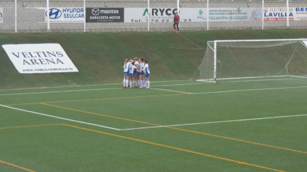 Las jugadoras del Zaragoza CFF celebran el gol de Naima García.