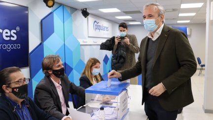 El presidente del PP Aragón, Jorge Azcón, ha votado en la sede autonómica del PP. / Foto: Europa Press