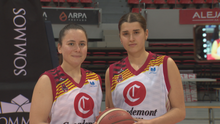 Las zaragozanas Cristina Villamor (Izq.) y Zoe Hernández serán las jugadoras más jóvenes del equipo.