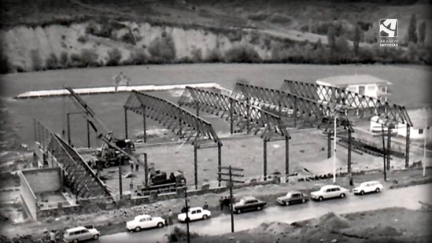 Construcción de la primera pista de hielo de Jaca.