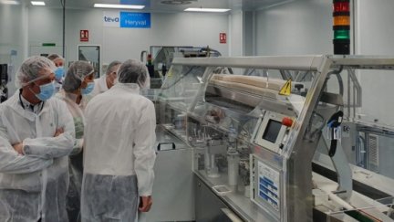 Repollés ha visitado la factoría de TEVA en Zaragoza. / Gobierno de Aragón