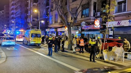 Imagen del lugar del atropello múltiple frente al bar Resacas, en Zaragoza. / Foto: EP.
