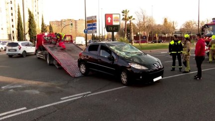 Un herido leve tras un choque lateral entre dos vehículos.
