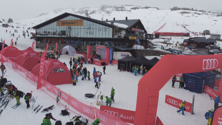 Imagen de una competición de esquí alpino.