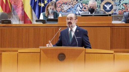 Lambán, durante su comparecencia en las Cortes este jueves. / Cortes de Aragón