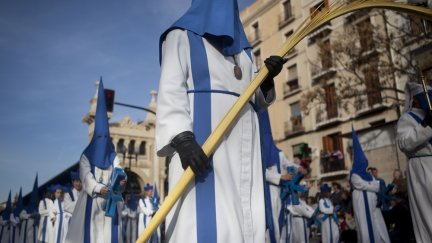 Varios cofrades, un Domingo de Ramos. / Foto: Turismo de Aragón
