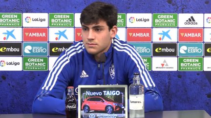 Iván Azón en rueda de prensa.