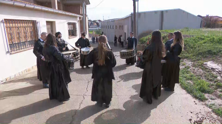 Vecinos de La Puebla de Híjar se preparan para romper la hora.
