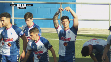 Oscar Sanz celebra el gol que le daba la victoria al CD Ebro.