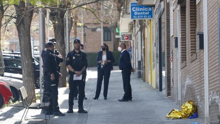 Inmediaciones del edificio en el que se ha producido el suceso. / Foto: EFE