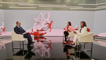 Lambán, durante la entrevista conducida por la directora de Medios, María de Miguel, y la directora de Informativos, Patricia Ciria.