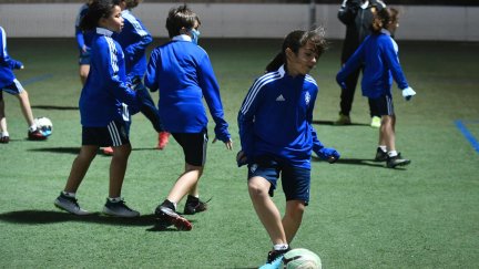 Imagen de un entrenamiento de la Escuela de fútbol femenina del Real Zaragoza.