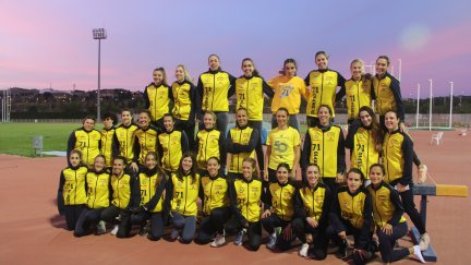 Una imagen del equipo femenino del Alcampo Scorpio71 que compitió este sábado en Zaragoza.