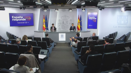 Isabel Rodríguez y Félix Bolaños, en la sala de prensa del Palacio de la Moncloa.