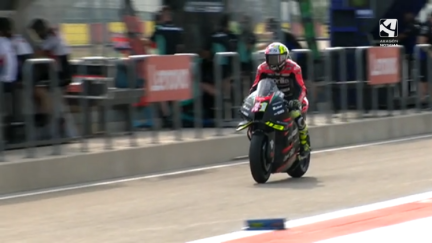 Una moto en una prueba en Motorland.