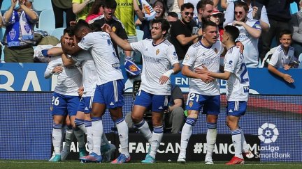 Los jugadores del Real Zaragoza celebran un gol de esta temporada.