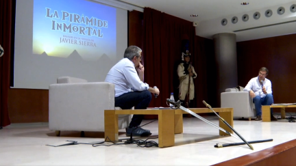 Javier Sierra ha presentado la versión cómic de su obra 'La pirámide inmortal'.