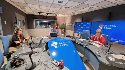 Sonia García, secretaria de Igualdad de UGT Aragón (izda.), y María Jesús Lorente, presidenta de Cepyme Aragón.