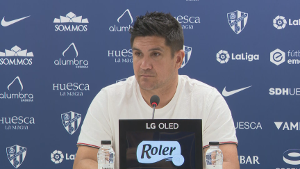 Xisco Muñoz durante la previa del partido ante la Real Sociedad B