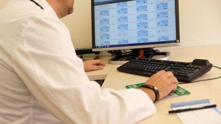 En los últimos 30 días, la cifra de contagios ha ascendido en 5.212 respecto al mes anterior./EUROPA PRESS