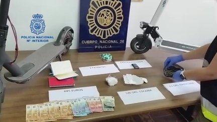 Sustancias y útiles incautados al detenido. / Foto: Policía Nacional