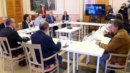 Lambán ha presidido la reunión, esta mañana en el Pignatelli, junto a alcaldes y empresarios de los valles pirenaicos.