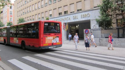 Un autobús circula por el paseo de Sagasta de Zaragoza. / EUROPA PRESS