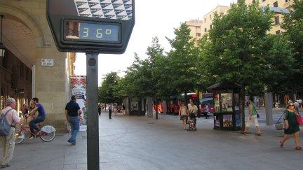 Imagen de archivo de un termómetro a 36º en Zaragoza. / Foto: Europa Press