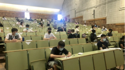 Alumnos universitarios, durante un examen.