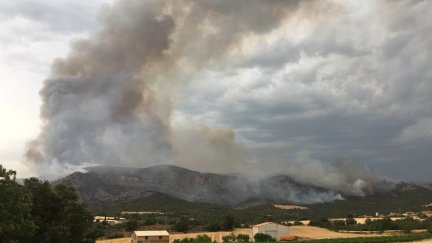Incendio en Artesa de Segre (Lleida) este miércoles por la tarde. / Europa Press