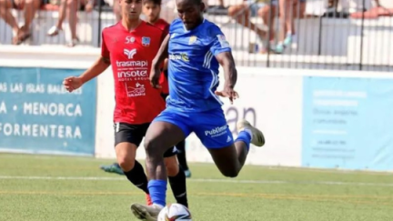 Ibra Camara durante un encuentro con el CD Teruel.