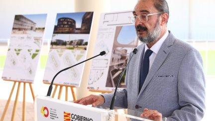El presidente de Aragón, Javier Lambán, este lunes durante la presentación de las viviendas en los 'cacahuetes' de la Expo. / Gobierno de Aragón