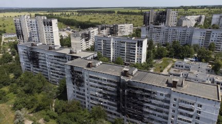 Edificios destruidos por los ataques rusos en Járkov (Ucrania). / EFE.
