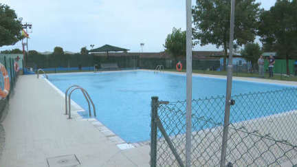 Imagen de la piscina municipal de Almudévar. / Aragón TV.