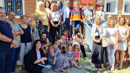 La escuela infantil de San Juan de Flumen este viernes durante la visita del consejero de Educación. / Gobierno de Aragón