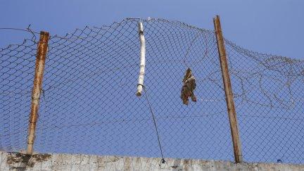 Vista de las vallas del paso fronterizo de Nador con Melilla. (EFE/María Traspaderne)