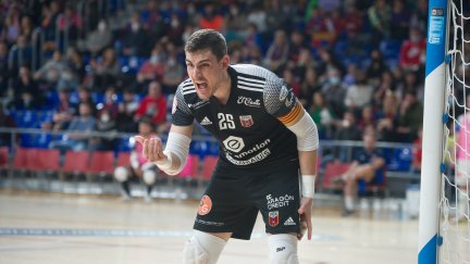 Iván Bernad, en un partido con el Fútbol Emotion Zaragoza esta temporada.
