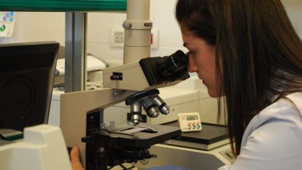 Imagen de archivo de una investigadora. / Europa Press